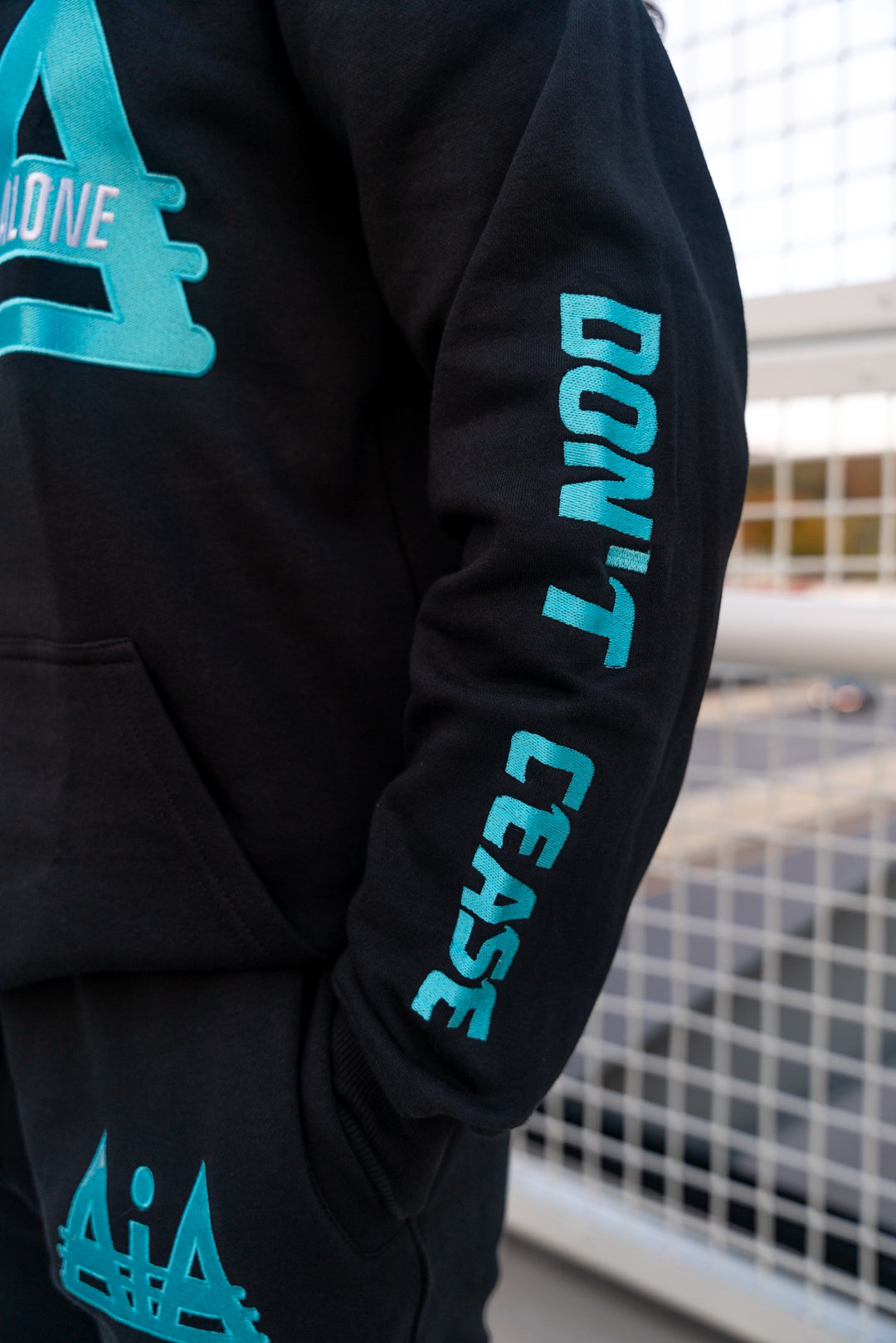 BLACK/BABY BLUE AiA joggersuit top