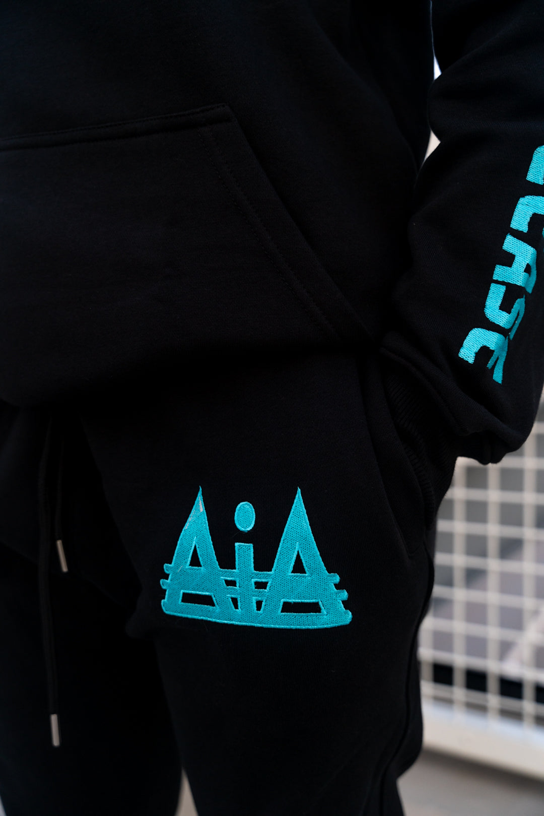 BLACK/BABY BLUE AiA joggersuit top